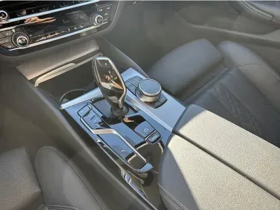 CZARNY KOMBI BMW SERIE 5 z 2023 r., DIESEL, skrzynia biegów AUTOMATYCZNA 150KM, zdjęcie 19 z 19