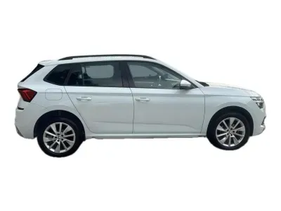 BIAŁY SUV SKODA KAMIQ z 2022 r., BENZYNA, skrzynia biegów AUTOMATYCZNA 110KM, zdjęcie 3 z 17