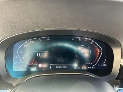 CZARNY KOMBI BMW SERIE 5 z 2023 r., DIESEL, skrzynia biegów AUTOMATYCZNA 150KM, zdjęcie 12 z 19