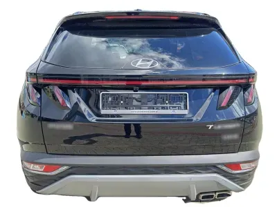 CZARNY SUV HYUNDAI TUCSON z 2024 r., HYBRYDA/BENZYNA, skrzynia biegów AUTOMATYCZNA 230KM, zdjęcie 3 z 8