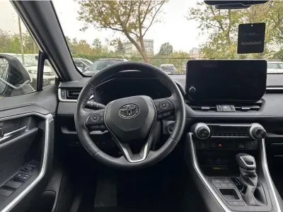 NIEBIESKI SUV TOYOTA RAV4 z 2023 r., HYBRYDA/BENZYNA, skrzynia biegów AUTOMATYCZNA 218KM, zdjęcie 10 z 19