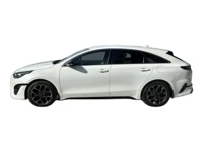 BIAŁY KOMBI KIA PROCEED z 2023 r., BENZYNA, skrzynia biegów AUTOMATYCZNA 160KM, zdjęcie 13 z 19