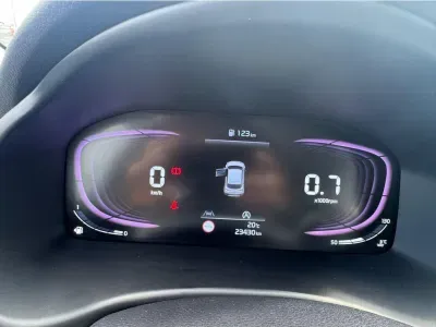 SREBRNY SUV KIA STONIC z 2025 r., BENZYNA, skrzynia biegów MANUALNA 58KM, zdjęcie 11 z 21