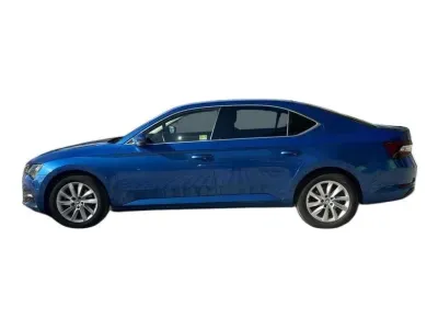 NIEBIESKI HATCHBACK SKODA SUPERB z 2022 r., DIESEL, skrzynia biegów AUTOMATYCZNA 200KM, zdjęcie 19 z 19