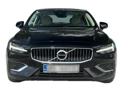 CZARNY SEDAN VOLVO S60 z 2022 r., BENZYNA, skrzynia biegów AUTOMATYCZNA 197KM, zdjęcie 15 z 17