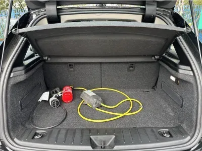 BIAŁY HATCHBACK BMW I3 z 2022 r., ELEKTRYCZNY, skrzynia biegów AUTOMATYCZNA 170KM, zdjęcie 14 z 17
