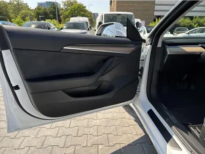 BIAŁY SEDAN TESLA MODEL 3 z 2022 r., ELEKTRYCZNY, skrzynia biegów AUTOMATYCZNA 306KM, zdjęcie 17 z 19