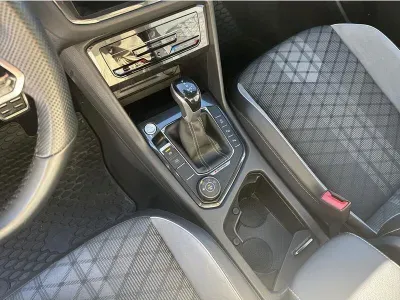 BIAŁY SUV VOLKSWAGEN TIGUAN z 2022 r., DIESEL, skrzynia biegów AUTOMATYCZNA 200KM, zdjęcie 19 z 19