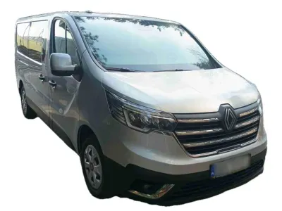 SREBRNY VAN RENAULT TRAFIC COMBI z 2025 r., DIESEL, skrzynia biegów MANUALNA 150KM, zdjęcie główne