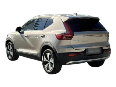 SREBRNY SUV VOLVO XC40 z 2023 r., HYBRYDA/BENZYNA, skrzynia biegów AUTOMATYCZNA 211KM, zdjęcie 9 z 19