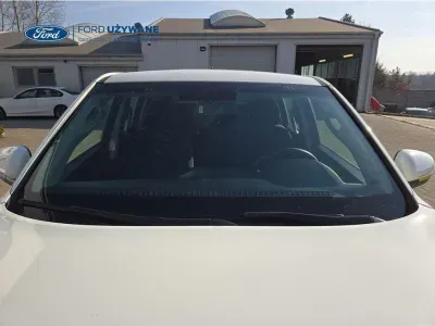 BIAŁY SUV SSANGYONG MUSSO z 2022 r., DIESEL, skrzynia biegów MANUALNA 148KM, zdjęcie 19 z 27