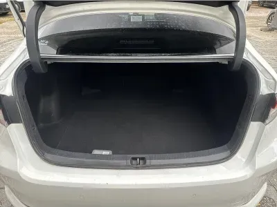 BIAŁY SEDAN TOYOTA COROLLA z 2022 r., HYBRYDA/BENZYNA, skrzynia biegów AUTOMATYCZNA 122KM, zdjęcie 15 z 19