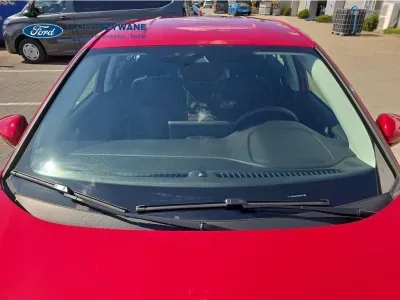 CZERWONY HATCHBACK FORD FOCUS z 2023 r., BENZYNA, skrzynia biegów MANUALNA 92KM, zdjęcie 7 z 27