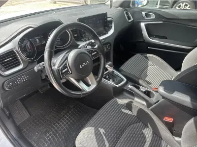 BIAŁY SUV KIA XCEED z 2023 r., BENZYNA, skrzynia biegów AUTOMATYCZNA 160KM, zdjęcie 6 z 19