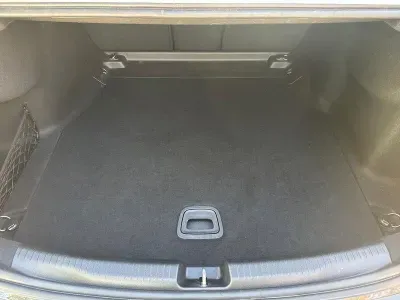 SZARY SEDAN MERCEDES C -KLASSE LIM z 2024 r., BENZYNA, skrzynia biegów AUTOMATYCZNA 193KM, zdjęcie 16 z 19