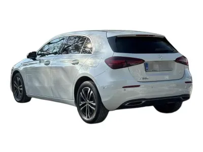 BIAŁY HATCHBACK MERCEDES CLASE A z 2023 r., HYBRYDA/BENZYNA, skrzynia biegów AUTOMATYCZNA 218KM, zdjęcie 14 z 19