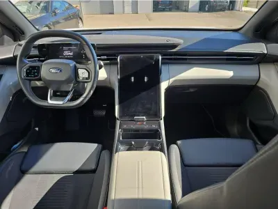 BIAŁY SUV FORD EXPLORER z 2024 r., ELEKTRYCZNY, skrzynia biegów AUTOMATYCZNA 210KM, zdjęcie 26 z 27