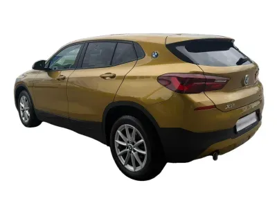 ZŁOTY CROSSOVER BMW X2 z 2022 r., BENZYNA, skrzynia biegów AUTOMATYCZNA 136KM, zdjęcie 10 z 12