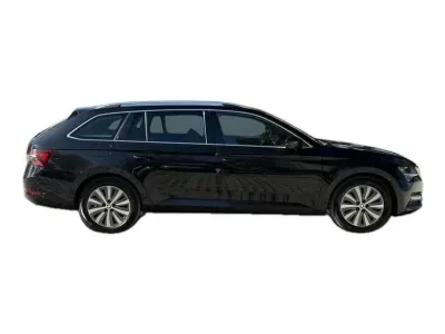 CZARNY KOMBI SKODA SUPERB z 2022 r., BENZYNA, skrzynia biegów AUTOMATYCZNA 190KM, zdjęcie 12 z 19