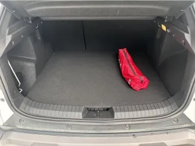 BIAŁY SUV DACIA DUSTER III z 2024 r., BENZYNA, skrzynia biegów MANUALNA 131KM, zdjęcie 13 z 19