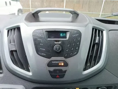 BIAŁY VAN FORD TRANSIT KOMBI z 2018 r., DIESEL, skrzynia biegów MANUALNA 130KM, zdjęcie 18 z 18