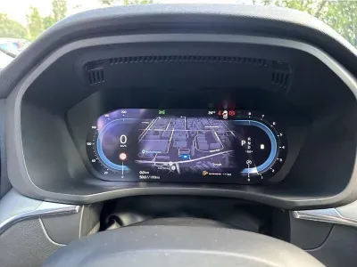CZARNY SUV VOLVO XC60 z 2022 r., BENZYNA, skrzynia biegów AUTOMATYCZNA 197KM, zdjęcie 14 z 19