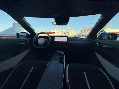 CZARNY SUV KIA EV6 z 2025 r., ELEKTRYCZNY, skrzynia biegów AUTOMATYCZNA 239KM, zdjęcie 10 z 38
