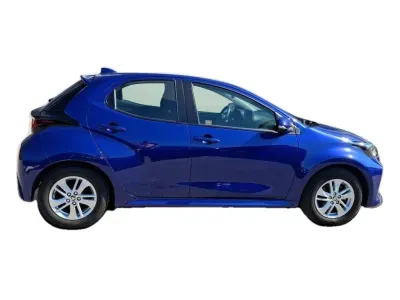 NIEBIESKI HATCHBACK TOYOTA YARIS z 2024 r., BENZYNA, skrzynia biegów MANUALNA 92KM, zdjęcie 27 z 28