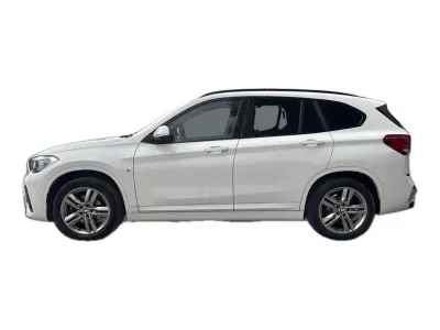 BIAŁY SUV BMW X1 z 2022 r., BENZYNA, skrzynia biegów AUTOMATYCZNA 136KM, zdjęcie 3 z 19