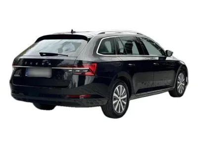 CZARNY KOMBI SKODA SUPERB z 2022 r., DIESEL, skrzynia biegów AUTOMATYCZNA 150KM, zdjęcie 15 z 19
