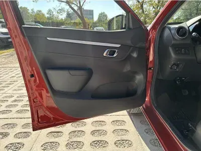 CZERWONY HATCHBACK DACIA SPRING ELECTIC z 2023 r., ELEKTRYCZNY, skrzynia biegów AUTOMATYCZNA 45KM, zdjęcie 13 z 19