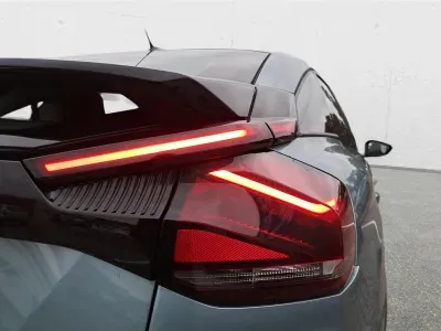ZIELONY CROSSOVER CITROEN E-C4 z 2021 r., ELEKTRYCZNY, skrzynia biegów AUTOMATYCZNA 136KM, zdjęcie 4 z 9