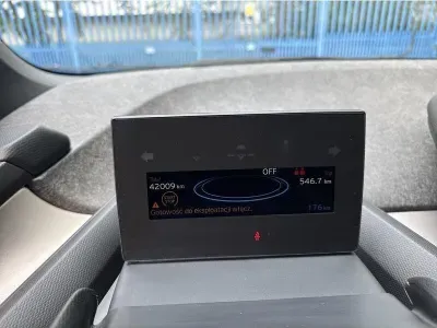 BIAŁY HATCHBACK BMW I3 z 2022 r., ELEKTRYCZNY, skrzynia biegów AUTOMATYCZNA 170KM, zdjęcie 13 z 17
