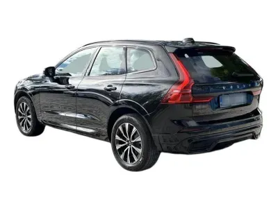 CZARNY SUV VOLVO XC60 z 2023 r., BENZYNA, skrzynia biegów AUTOMATYCZNA 197KM, zdjęcie 3 z 17