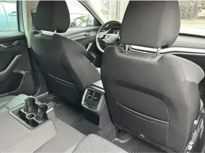 SREBRNY HATCHBACK SKODA OCTAVIA IV z 2022 r., BENZYNA, skrzynia biegów AUTOMATYCZNA 200KM, zdjęcie 7 z 10