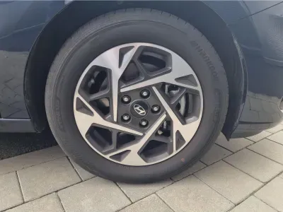 NIEBIESKI HATCHBACK HYUNDAI I30 z 2026 r., BENZYNA, skrzynia biegów AUTOMATYCZNA 150KM, zdjęcie 2 z 15