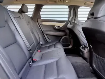 NIEBIESKI KOMBI VOLVO V90 CROSS COUNTRY z 2023 r., HYBRYDA/DIESEL, skrzynia biegów AUTOMATYCZNA 300KM, zdjęcie 16 z 19