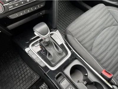 CZARNY HATCHBACK KIA CEED z 2022 r., BENZYNA, skrzynia biegów AUTOMATYCZNA 160KM, zdjęcie 16 z 19