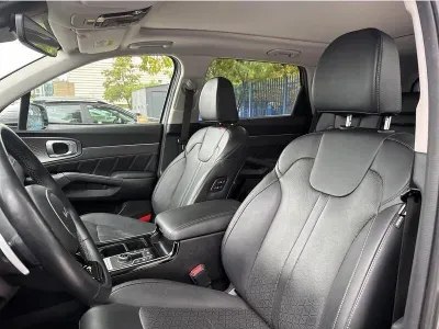 SZARY SUV KIA SORENTO z 2023 r., HYBRYDA/BENZYNA, skrzynia biegów AUTOMATYCZNA 230KM, zdjęcie 8 z 19
