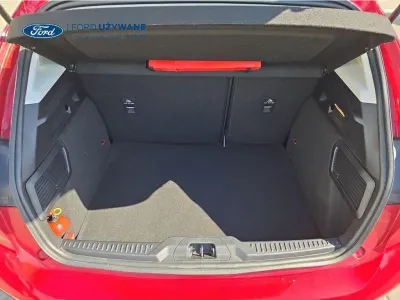 CZERWONY HATCHBACK FORD FOCUS z 2023 r., BENZYNA, skrzynia biegów MANUALNA 92KM, zdjęcie 4 z 27