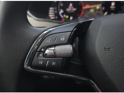 NIEBIESKI SEDAN SKODA SUPERB LIM. z 2023 r., BENZYNA, skrzynia biegów AUTOMATYCZNA 190KM, zdjęcie 10 z 20