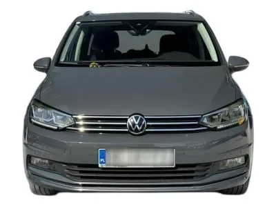 SZARY SEDAN VOLKSWAGEN TOURAN z 2022 r., BENZYNA, skrzynia biegów AUTOMATYCZNA 150KM, zdjęcie 17 z 19