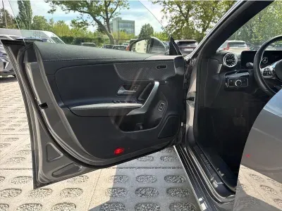 SZARY SEDAN MERCEDES CLASE CLA z 2023 r., BENZYNA, skrzynia biegów AUTOMATYCZNA 150KM, zdjęcie 10 z 18