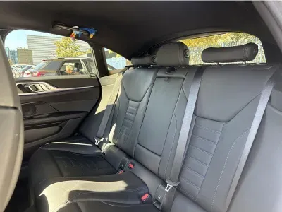 CZARNY HATCHBACK BMW SERIE4-GRANCOUPE z 2022 r., DIESEL, skrzynia biegów AUTOMATYCZNA 190KM, zdjęcie 12 z 18
