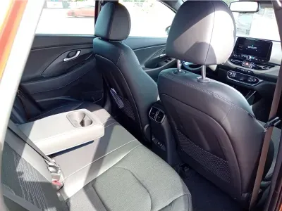 POMARAŃCZOWY KOMBI HYUNDAI I30 z 2025 r., BENZYNA, skrzynia biegów AUTOMATYCZNA 140KM, zdjęcie 3 z 12