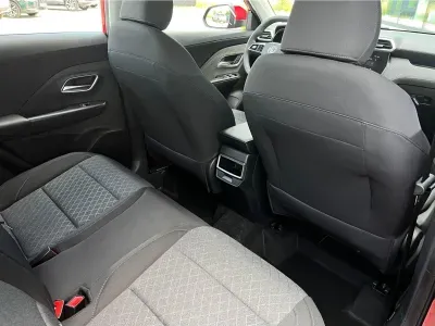 CZERWONY HATCHBACK MG ZS z 2026 r., HYBRYDA/BENZYNA, skrzynia biegów AUTOMATYCZNA 197KM, zdjęcie 3 z 15