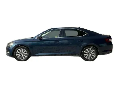 NIEBIESKI HATCHBACK SKODA SUPERB z 2021 r., BENZYNA, skrzynia biegów AUTOMATYCZNA 150KM, zdjęcie 10 z 19