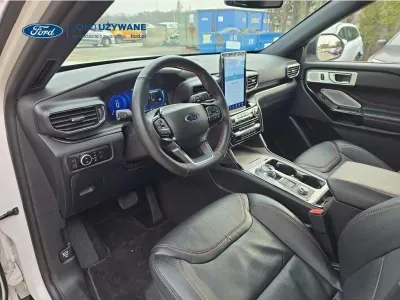 SZARY SUV FORD EXPLORER z 2023 r., HYBRYDA/BENZYNA, skrzynia biegów AUTOMATYCZNA 336KM, zdjęcie 21 z 34