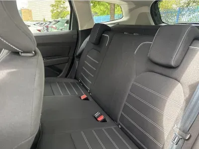 SZARY SUV DACIA DUSTER z 2023 r., BENZYNA, skrzynia biegów MANUALNA 101KM, zdjęcie 17 z 19
