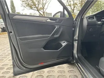 SZARY SUV VOLKSWAGEN TIGUAN ALLSPACE z 2022 r., BENZYNA, skrzynia biegów AUTOMATYCZNA 150KM, zdjęcie 3 z 19